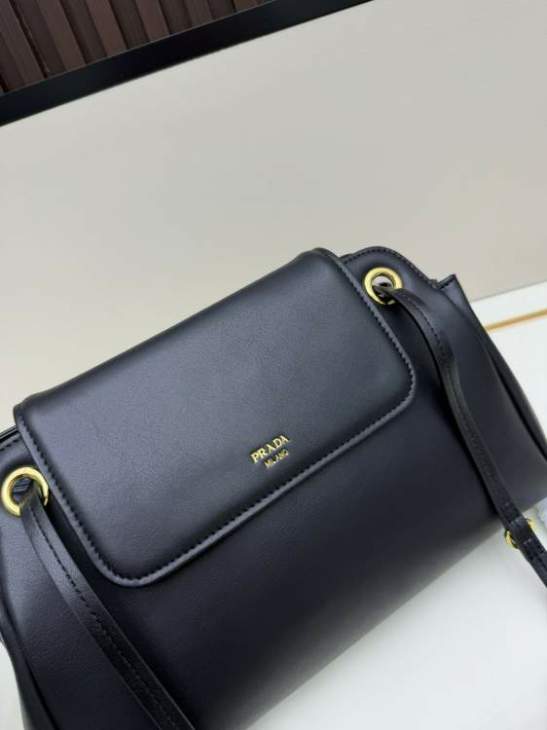 Picture of Prada Handbags _SKUfw237148616fw